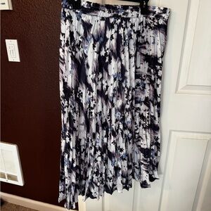Floral Black and White Pleated Skirt